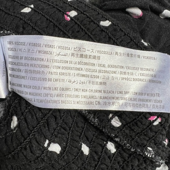 ABERCROMBIE & FITCH BLACK AND WHITE POLKA DOT LONG SLEEVE CROPPED TOP W/ V NECK - Picture 6 of 7